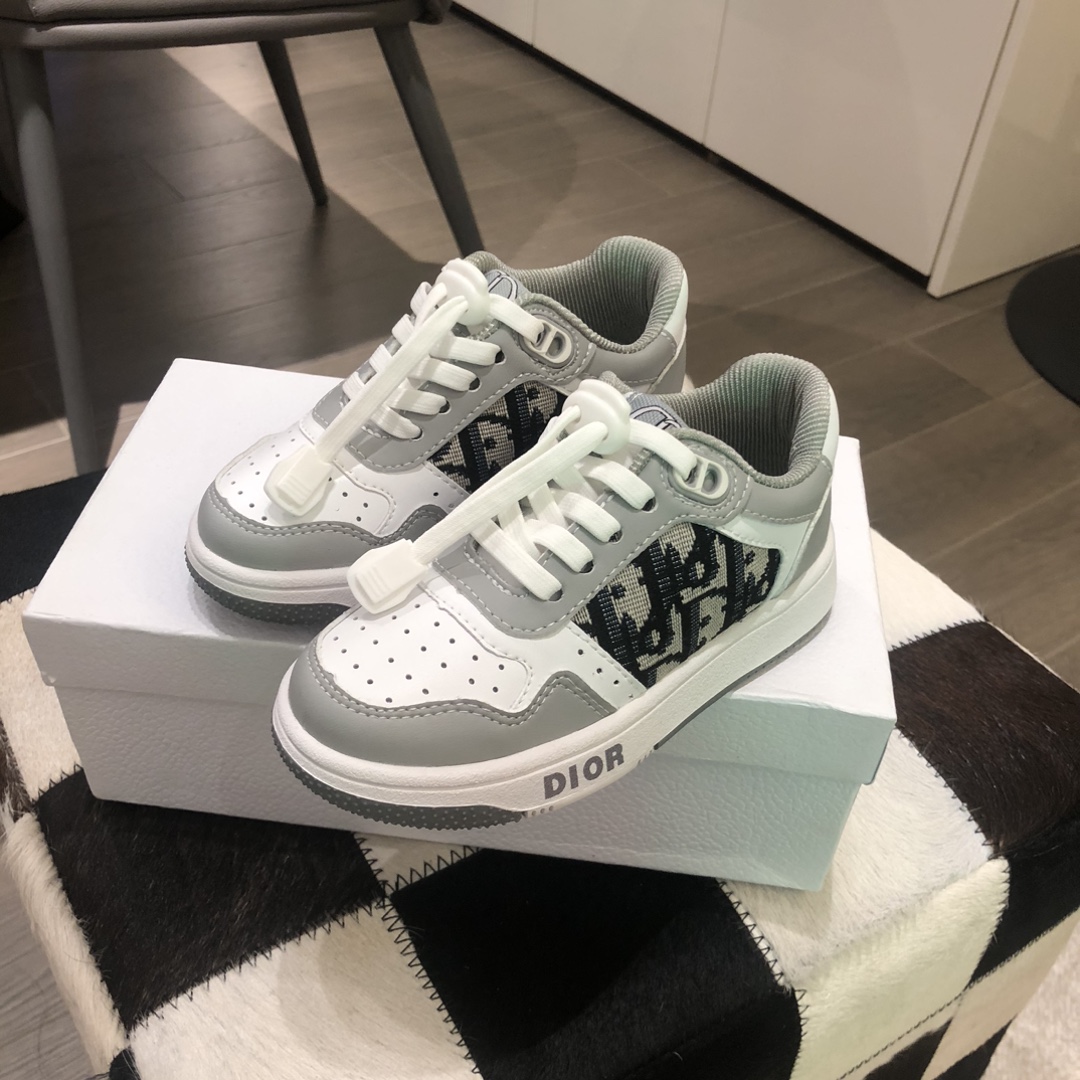 Children's shoes child